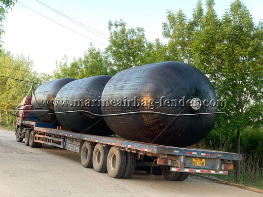 Dia 0.3m-4.5m Deniz Uygulamaları için Gemiler Pnömatik Kauçuk Fender