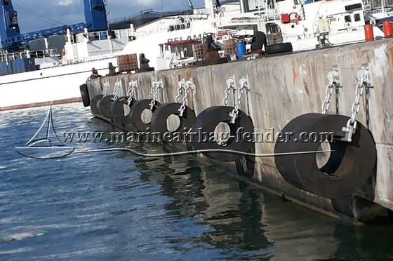 Offshore için Silindrik Deniz Kauçuk Fender Bolted Kurulum